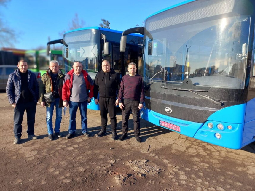 Накануне Нового года в Николаев прибыло еще два новеньких автобуса