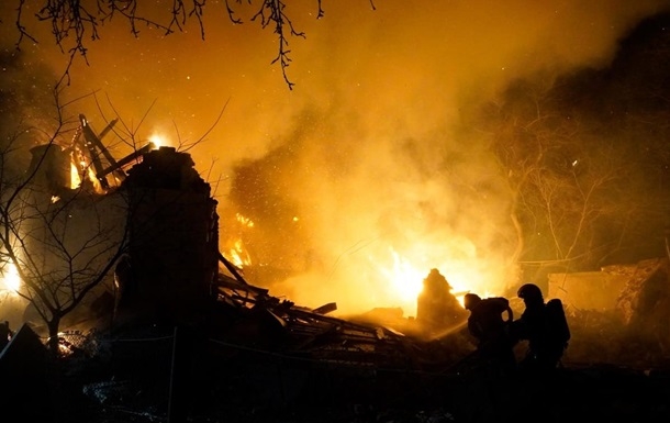 Ночью в результате атаки дронов на Николаев возник пожар