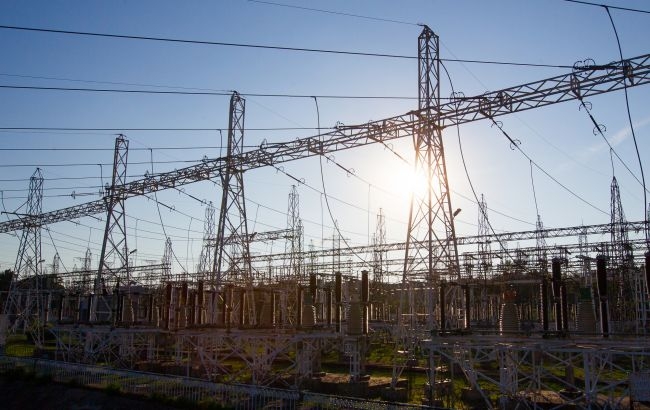 Энергетики возобновили электроснабжение в части районов Киева