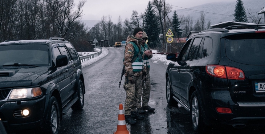 Омбудсмен пояснив, чи є зміни щодо перетину кордону України