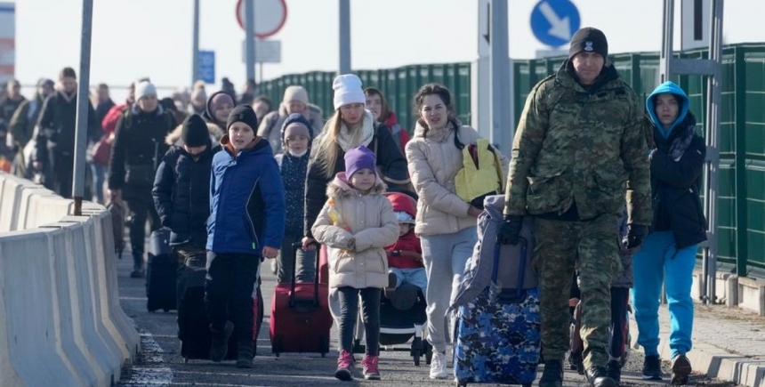 Майже всі українці, які виїхали за кордон у 2023 році, повернулися додому, – Opendatabot