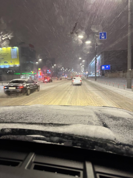 Киев замело снегом (фото)