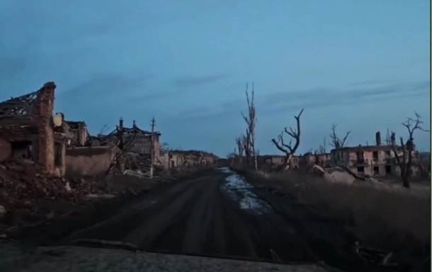 «Освобожден от всего живого»: жуткие кадры разрушенного Соледара (видео)