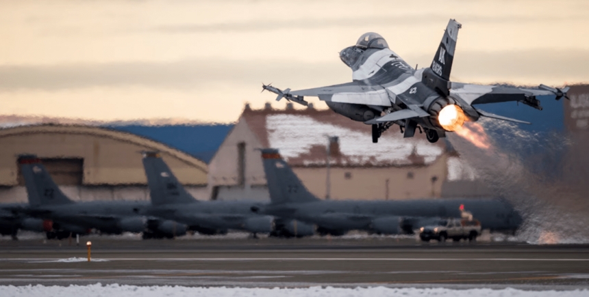 Данія на кілька місяців відкладає передачу Україні F-16, — ЗМІ