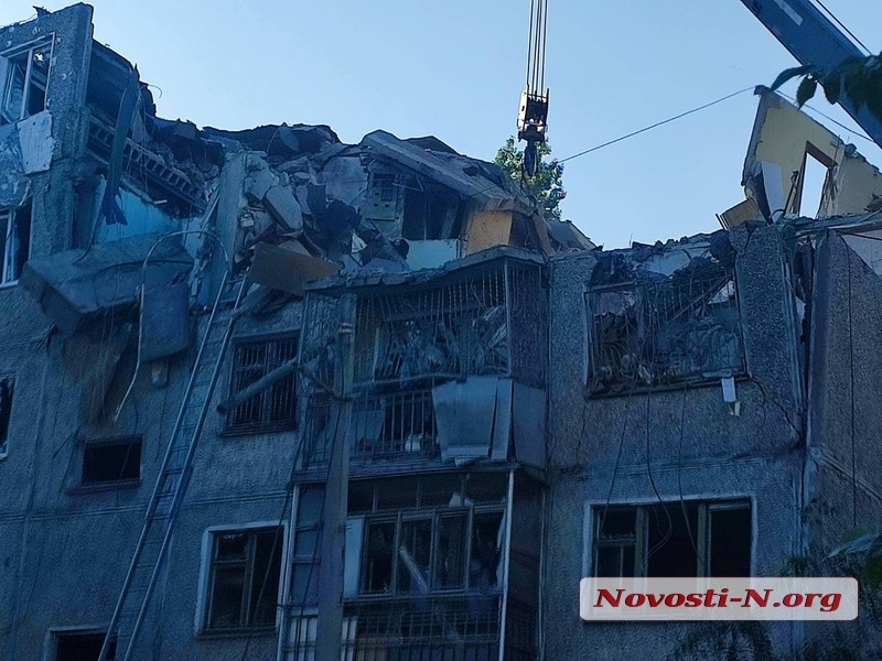 Конфликт горожан и власти: в Николаеве жители против сноса дома, куда попала ракета