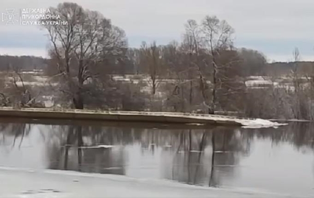 Біля кордону з Росією виявили великий плавучий об'єкт (відео)