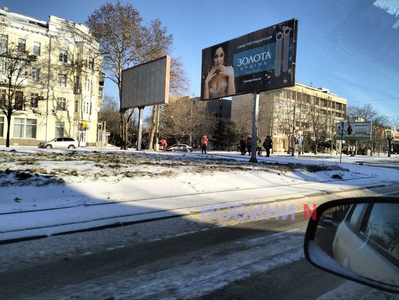 Снег и гололед в Николаеве: на дорогах «каша», но коллапса нет (фото)