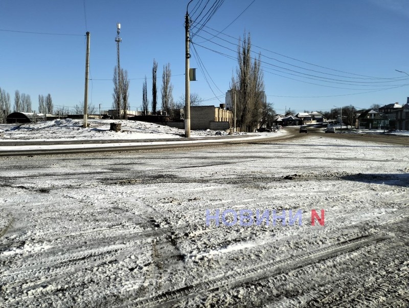 Сніг та ожеледиця в Миколаєві: на дорогах «каша», але колапсу немає (фото)