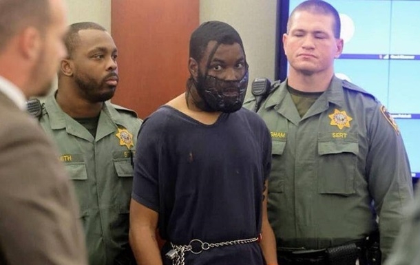 Американець у залі суду побив суддю – на нього одягли маску, що нагадує намордник