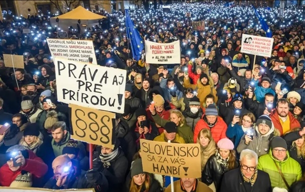 В Словакии прошли массовые протесты против правительства Фицо