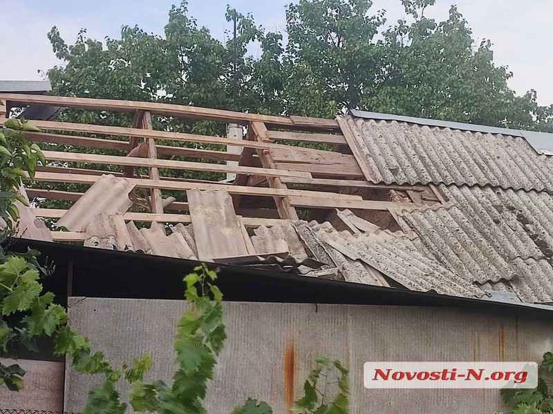 Оккупанты обстреливали Николаевскую область: повреждены дома и линии электропередач