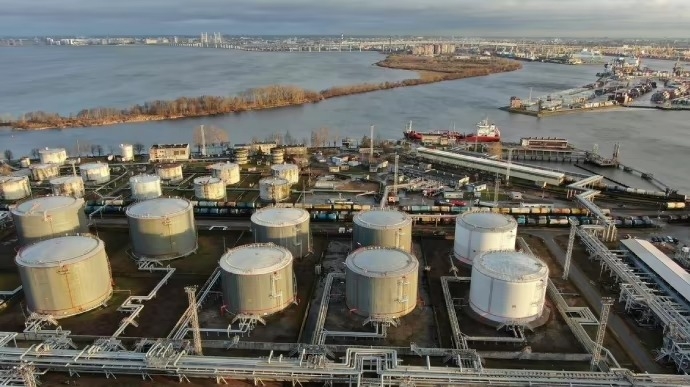 Дроны ГУР поразили нефтебазу в Санкт-Петербурге, - источник