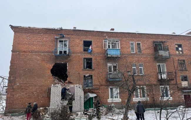 Окупанти атакували багатоповерхівку у Куп'янську: є жертва та поранені