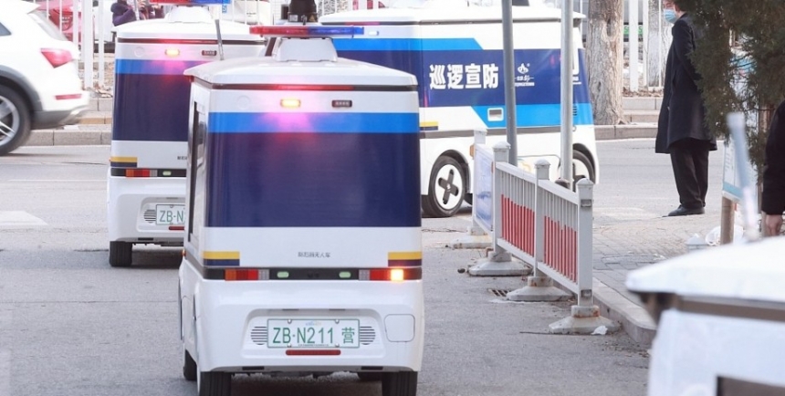 У Китаї вийшли на патрулювання безпілотні поліцейські авто