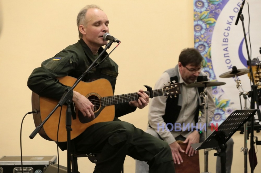 «Зимние мелодии»: для николаевской публики выступил «Acoustic Band» (фоторепортаж)