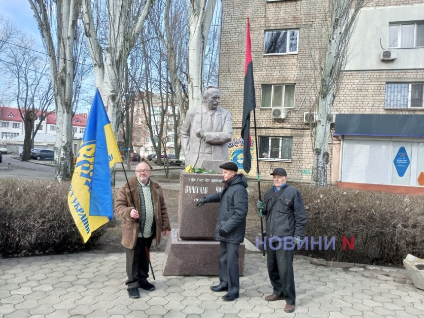 У Миколаєві активісти дуже скромно відзначили День Соборності України (фоторепортаж)