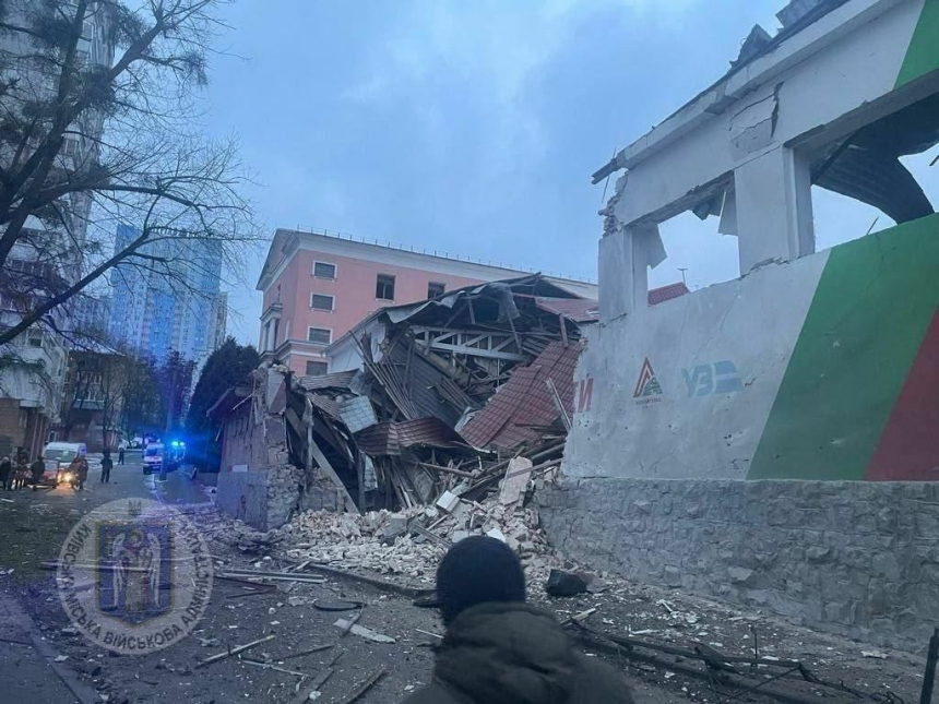 В Киеве вследствие обстрела погиб человек, в одной из квартир нашли боевую часть ракеты