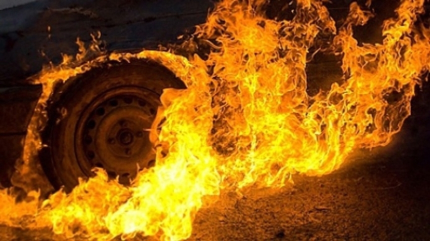 В Очакове загорелся автомобиль