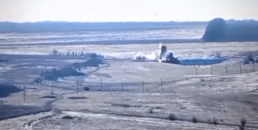 ЗСУ за допомогою наземного дрона зруйнували міст ЗС РФ (відео)