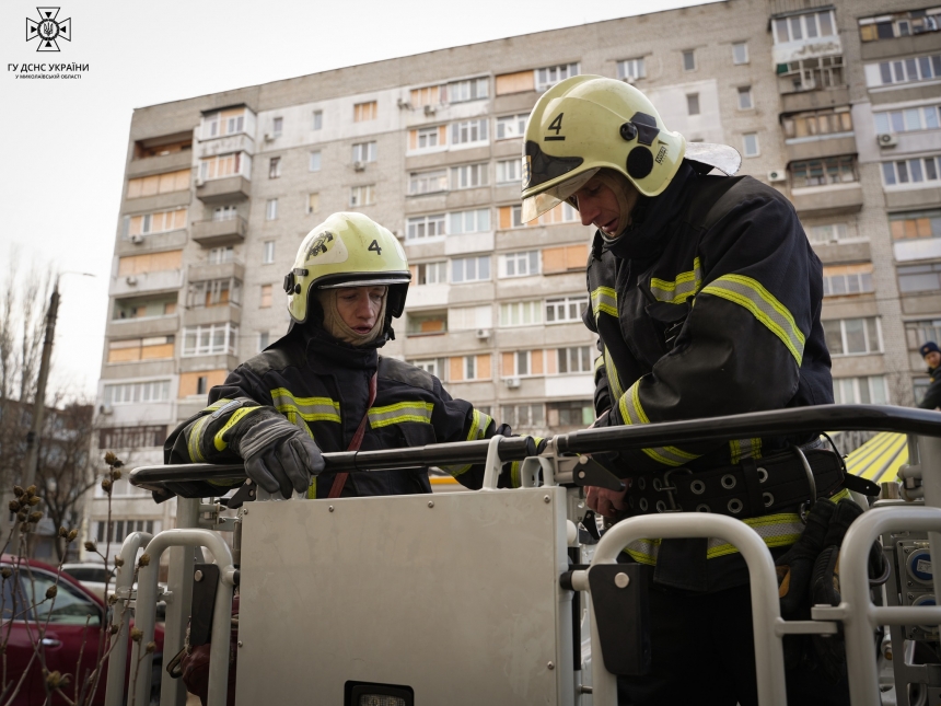 В Николаеве горела девятиэтажка: жителей эвакуировали