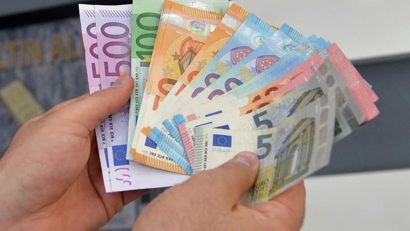 «Минималки» с 1 января повысили: какие сейчас зарплаты у украинцев в странах Европы