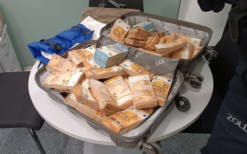 В аеропорту Німеччини затримали українського пенсіонера із тисячами євро