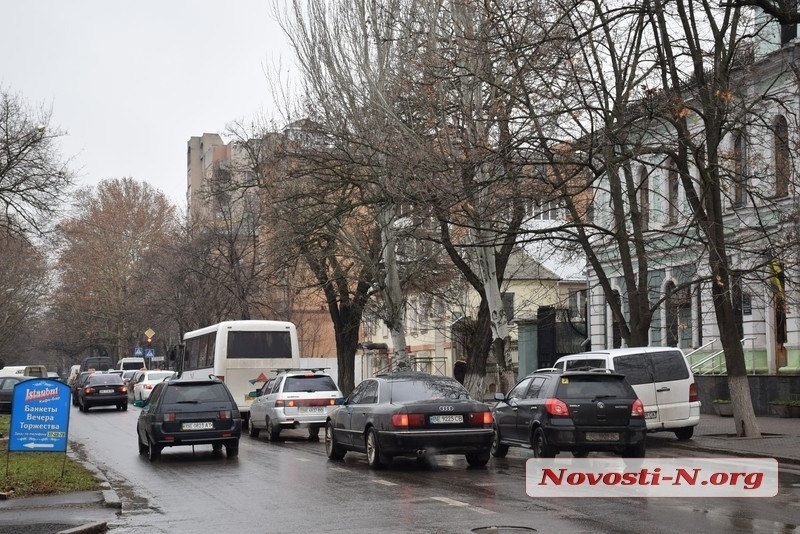 Когда и как будет можно парковать машины на ул. Никольской в Николаеве: пояснение