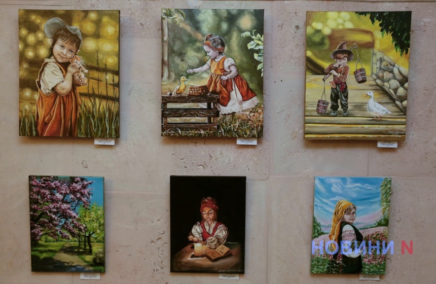 «Струни творчості»: у миколаївській бібліотеці відкрилася виставка Ірини Дарієнко (фоторепортаж)