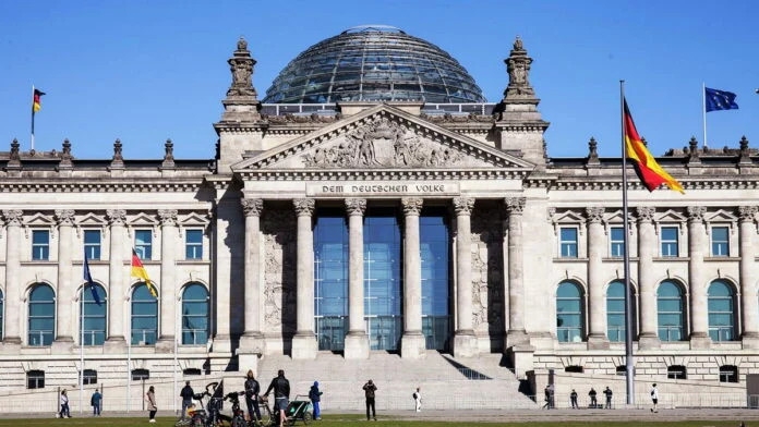 Парламент Германии принял госбюджет с денежными средствами на помощь Украине