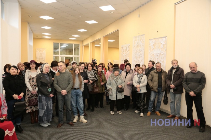 Між чорним та білим: у Миколаєві відкрилася виставка Олени Маркітан (фоторепортаж)