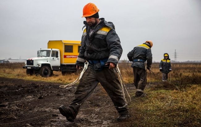 Пожежа на підстанції, понад 7 тисяч абонентів без світла: наслідки обстрілу РФ