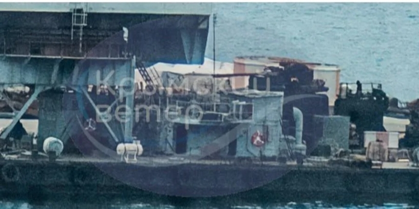 У Криму росіяни піднімають із дна уламки корабля Новочеркаськ (фото)