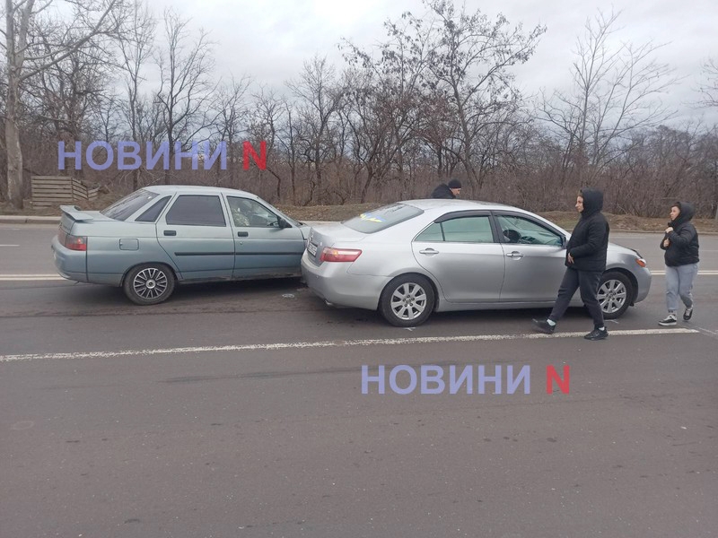 В Николаеве столкнулись «Тойота» и ВАЗ