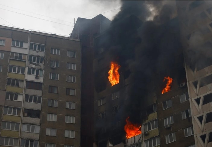 Через ракетний удар у Києві без опалення залишилося понад 300 будинків