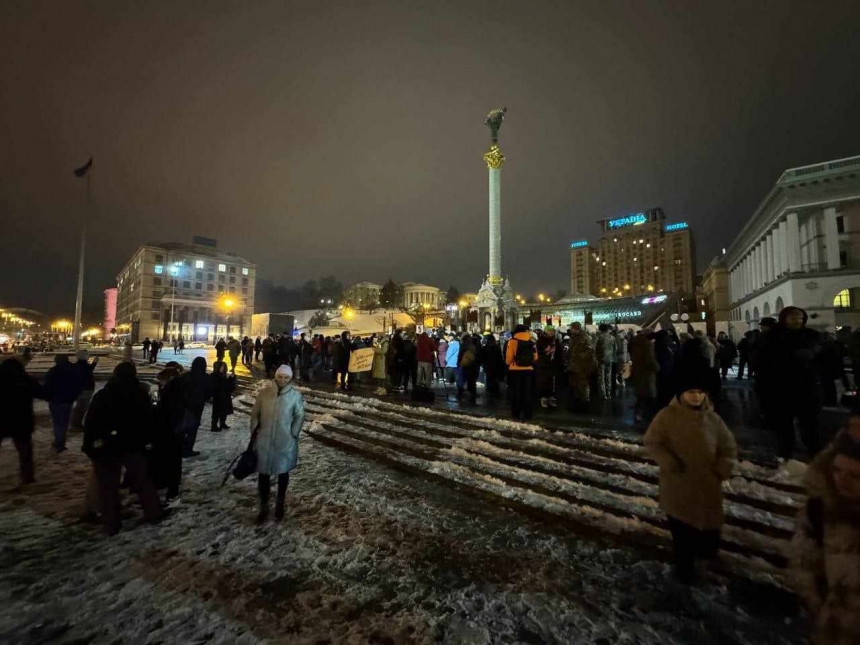 На Майдане в Киеве протестуют против отставки Залужного (видео)