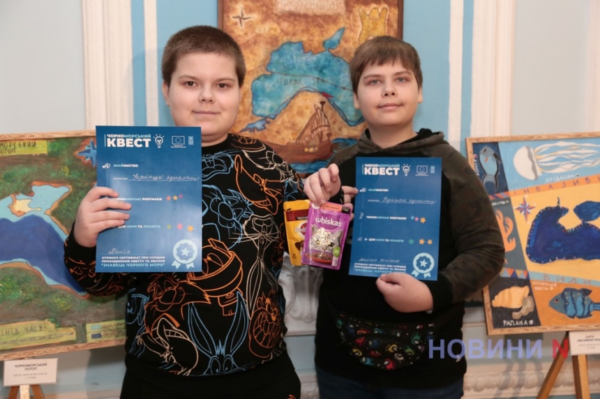 «Глобус Чорного моря»: у Миколаєві відкрилася виставка дитячих картографічних робіт (фоторепортаж)