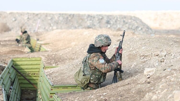 Обострение между Арменией и Азербайджаном: страны обвинили друг друга в нанесении ударов