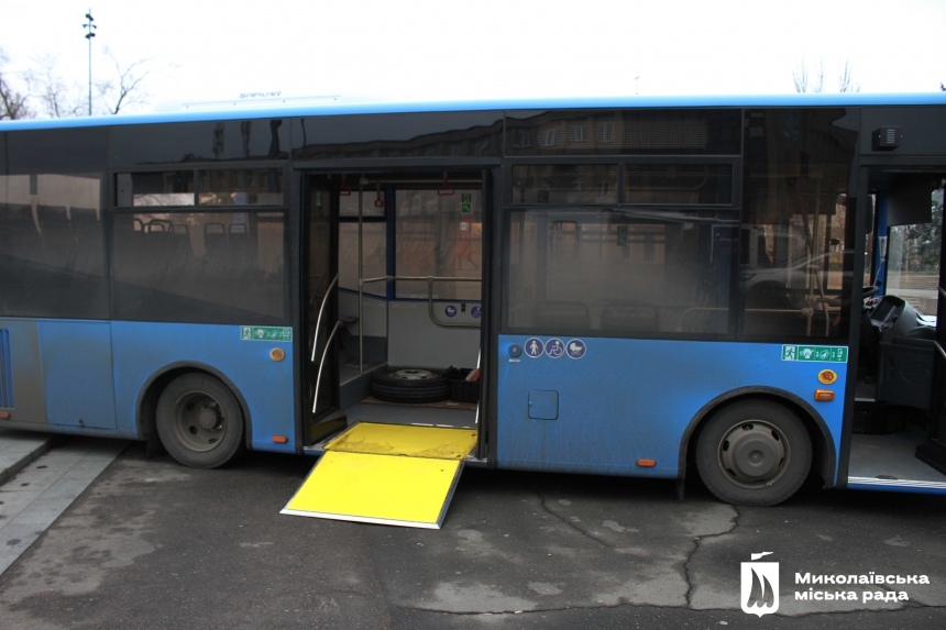 Николаеву передали еще два новых автобуса (фото)