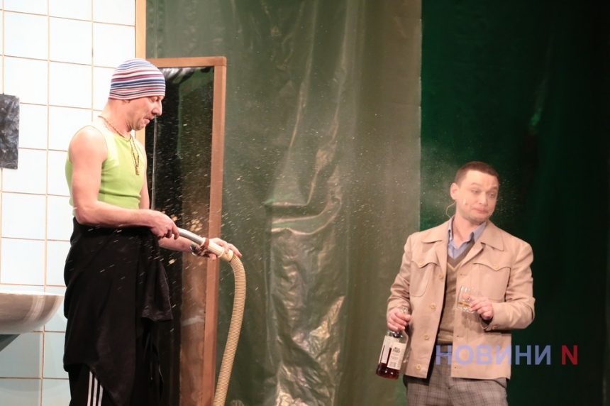 «Течение обыкновенного безумия»: в Николаевском театре рассказали о важности ментального здоровья ( фоторепортаж)