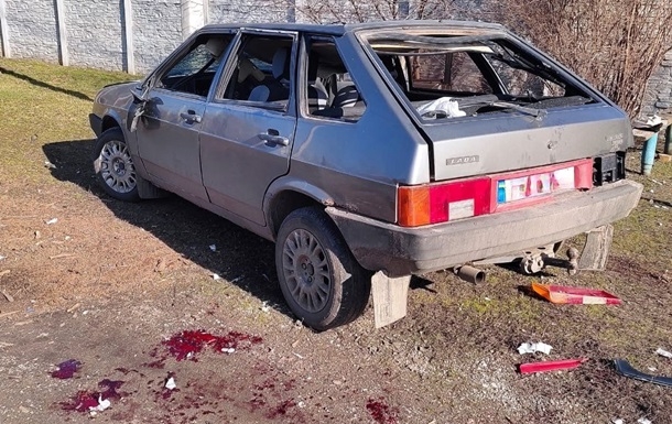 У Дніпропетровській області російський дрон потрапив у авто, двоє поранених