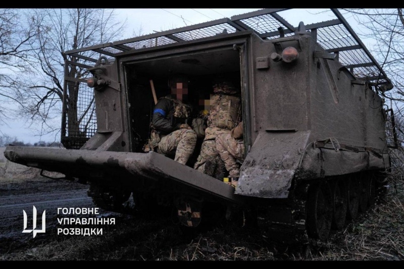 Под обстрелами и с поддержкой ГУР: военные показали, как выходили из Авдеевки