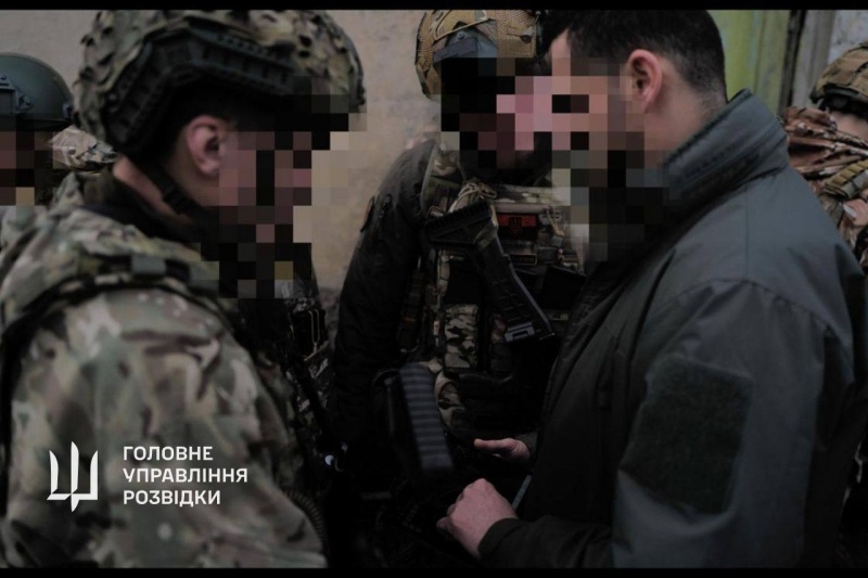 Под обстрелами и с поддержкой ГУР: военные показали, как выходили из Авдеевки