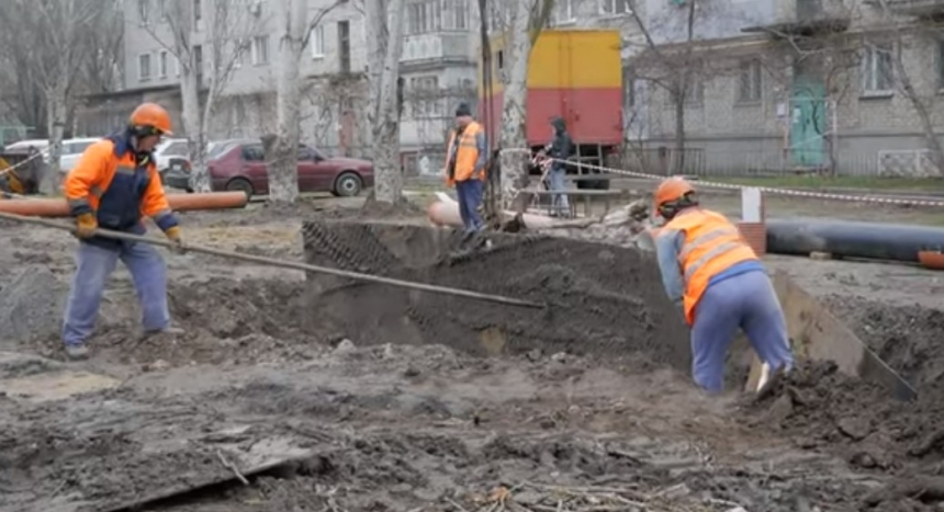 В «Николаевводоканале» объяснили, почему спустя почти месяц не починили коллектор в Лесках