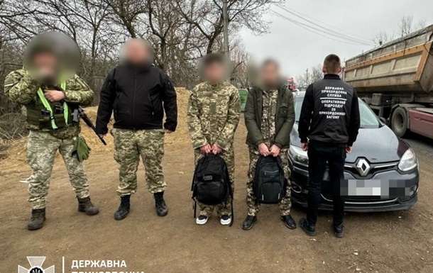 Ухилісти намагалися виїхати з України, переодягнувшись у військову форму