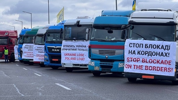 Українські перевізники розпочали блокування кордону Польщі