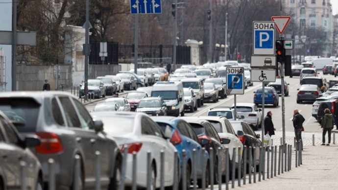 В Киеве запретили взимать плату за парковку – решение суда