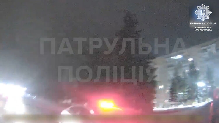 Полиция показала видео первых минут после обстрела Краматорска с нагрудных камер
