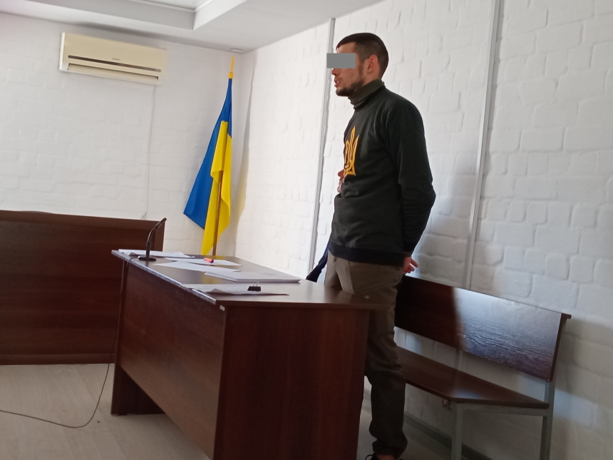 У Миколаєві відправили до СІЗО військовослужбовця ЗСУ: переметнувся на бік ворога і катував односельців