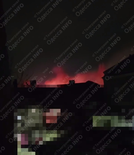В Одессе «шахед» попал в жилой дом - начался пожар