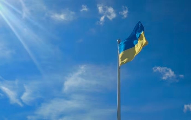 На границе с РФ подняли самый большой украинский флаг в Европе